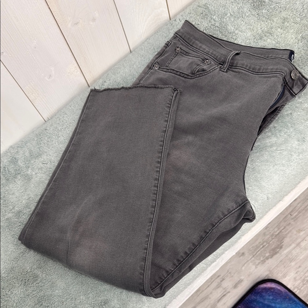 GAP Gray Ankle Cropped Jeans with Slim Fit